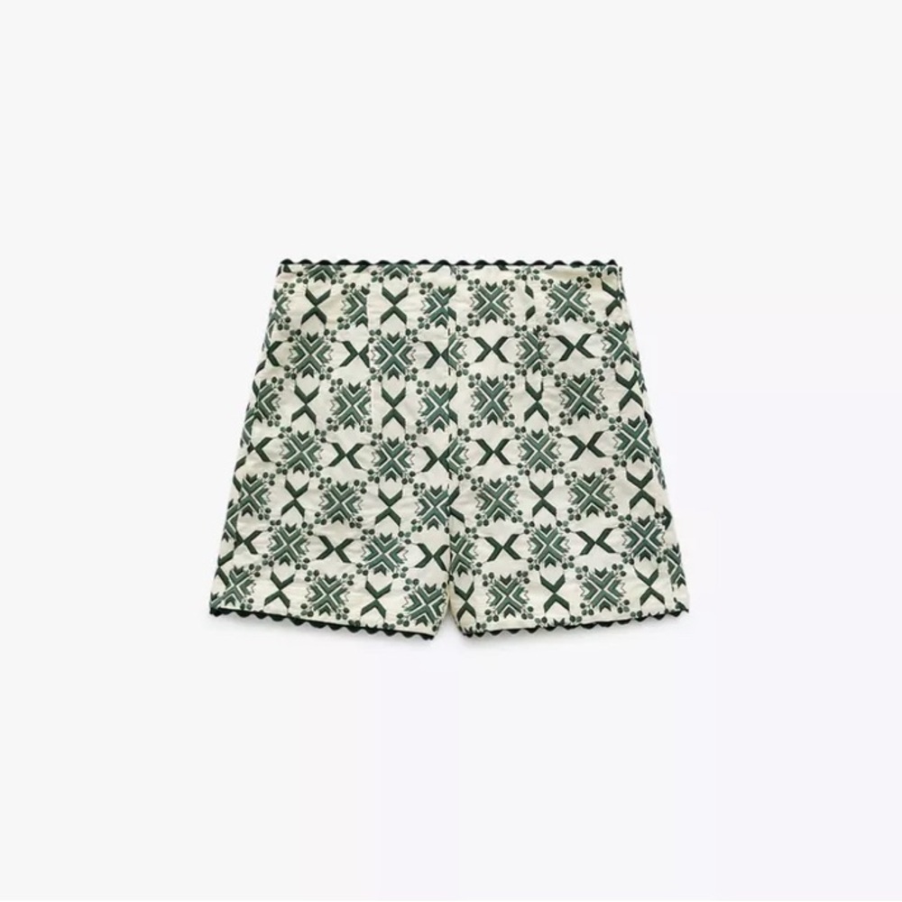 Zara Embroidered White Green Patterned Shorts Size Large